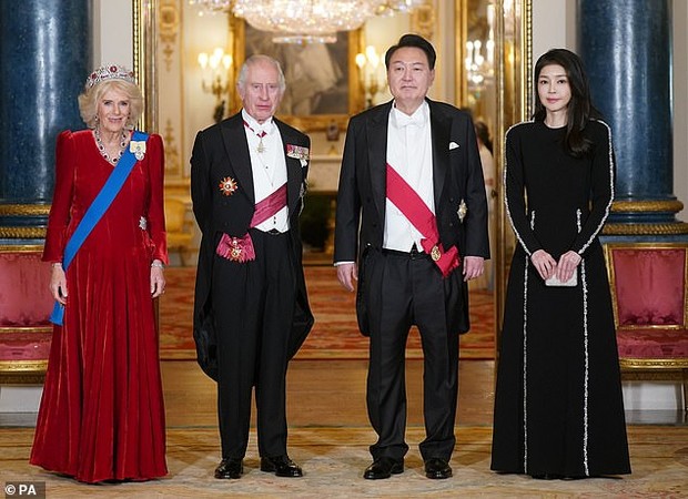 Toàn cảnh yến tiệc của Hoàng gia Anh: Loạt quan chức cấp cao tề tựu, Đệ nhất phu nhân Hàn Quốc và BLACKPINK gây bão - Ảnh 2.