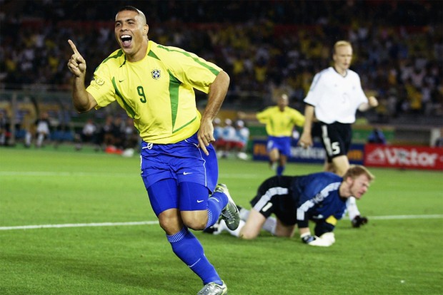 Các cầu thủ hàng đầu thế giới suốt 5 thập kỷ: So sánh Messi, Ronaldo và sự góp mặt của Mbappe