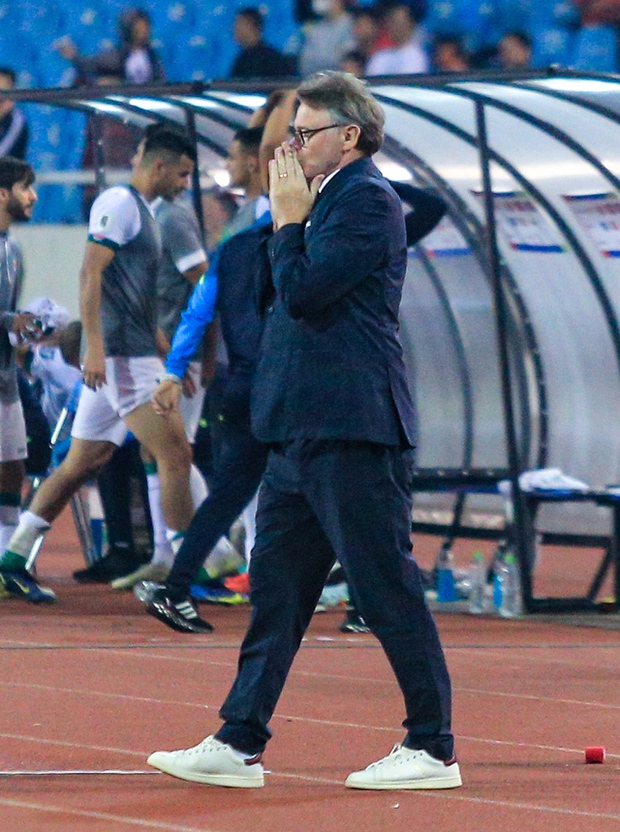 Tố chất biểu cảm phong phú của HLV Troussier trên sân Mỹ Đình