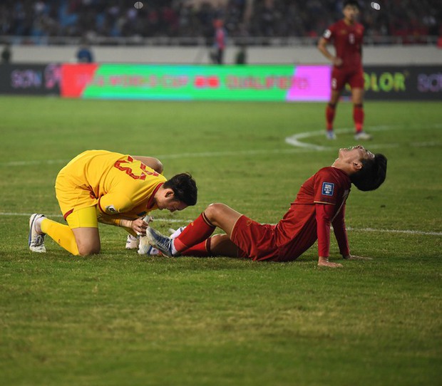 Đặng Văn Lâm xuất sắc cứu thua nhưng không thể ngăn chặn bàn thua đau lòng ở phút bù giờ cuối cùng