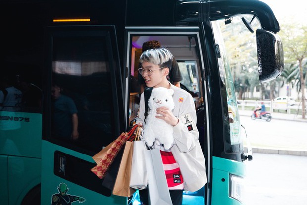 Đội tuyển quốc tế Liên Quân của AIC 2023 đến Việt Nam: Các tuyển thủ xuất sắc và thoả thích với sự ủng hộ của fan hâm mộ