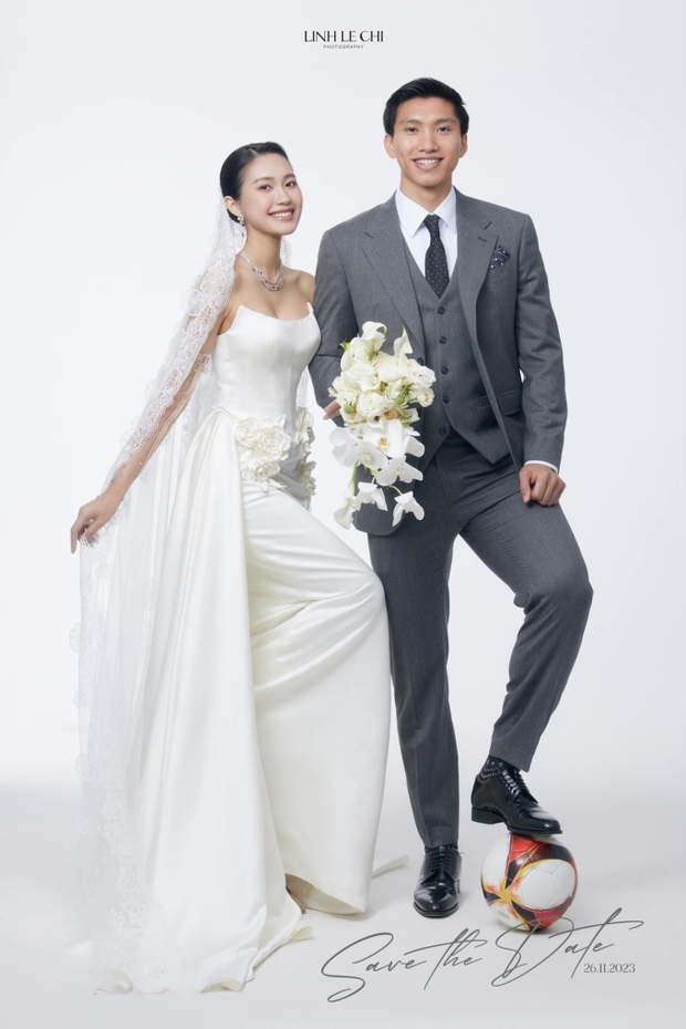 Mẹ vợ xinh đẹp có hành động gây ngạc nhiên trước lễ cưới của Đoàn Văn Hậu - Doãn Hải My tại Hà Nội