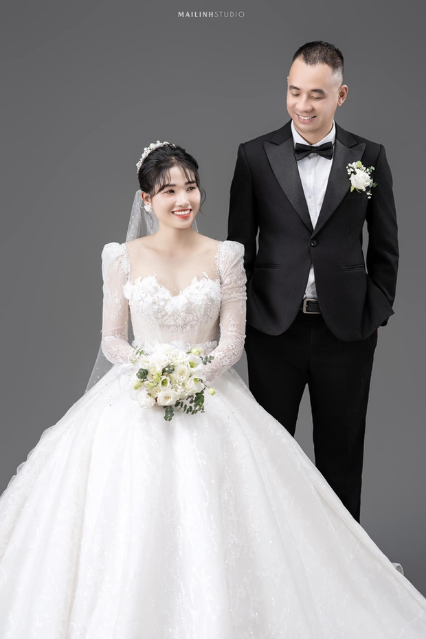 Nữ trung uý xinh đẹp chọn hoãn cưới, đăng bộ ảnh cưới ngọt ngào bên chồng làm quân nhân