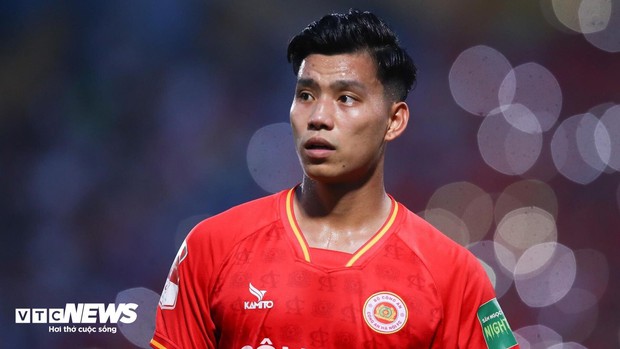 Đôi mắt đầy khao khát đồng hành cùng ngôi sao 'thất sủng' trở lại ngôi vị số 1 trong ĐT Việt Nam