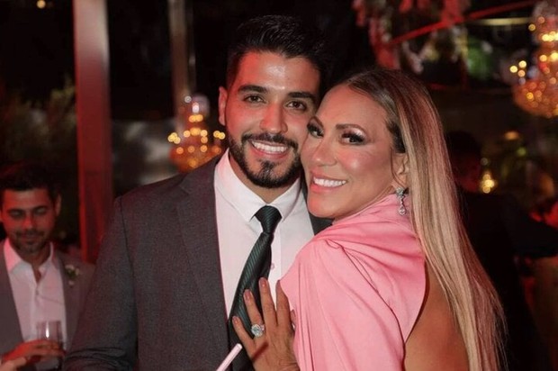 Chuyện tình nổi tiếng trong làng bóng đá: Kẻ lăng nhăng, người giật mất người đồng nghiệp