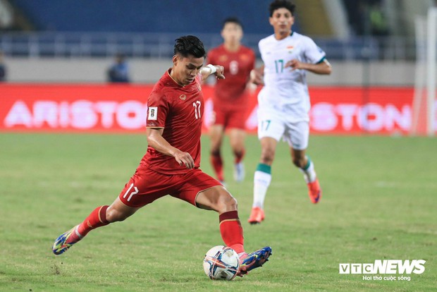 Đôi mắt đầy khao khát đồng hành cùng ngôi sao 'thất sủng' trở lại ngôi vị số 1 trong ĐT Việt Nam