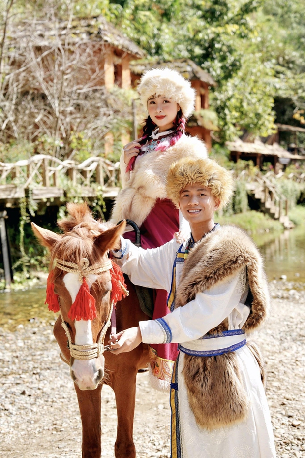 Tiền vệ tuyển Việt Nam kỷ niệm Giáng sinh hoàn hảo bên hotgirl xứ Nghệ