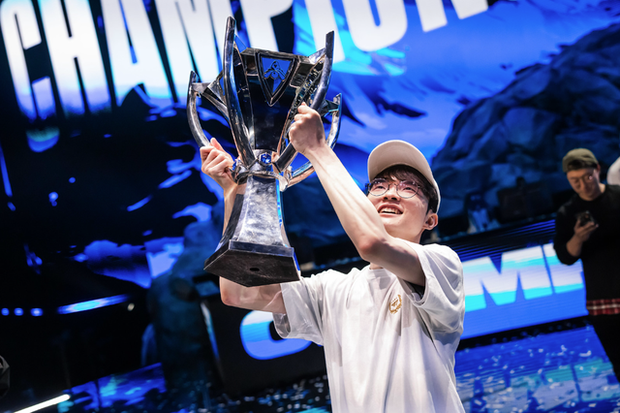 Faker có thể sở hữu T1 Ahri gợi cảm trong tương lai?