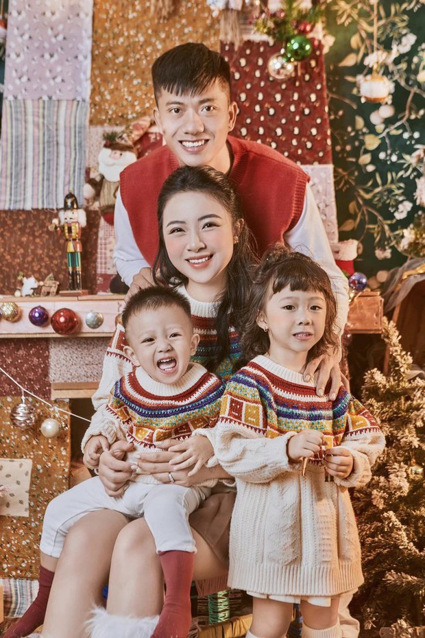 Tiền vệ tuyển Việt Nam kỷ niệm Giáng sinh hoàn hảo bên hotgirl xứ Nghệ