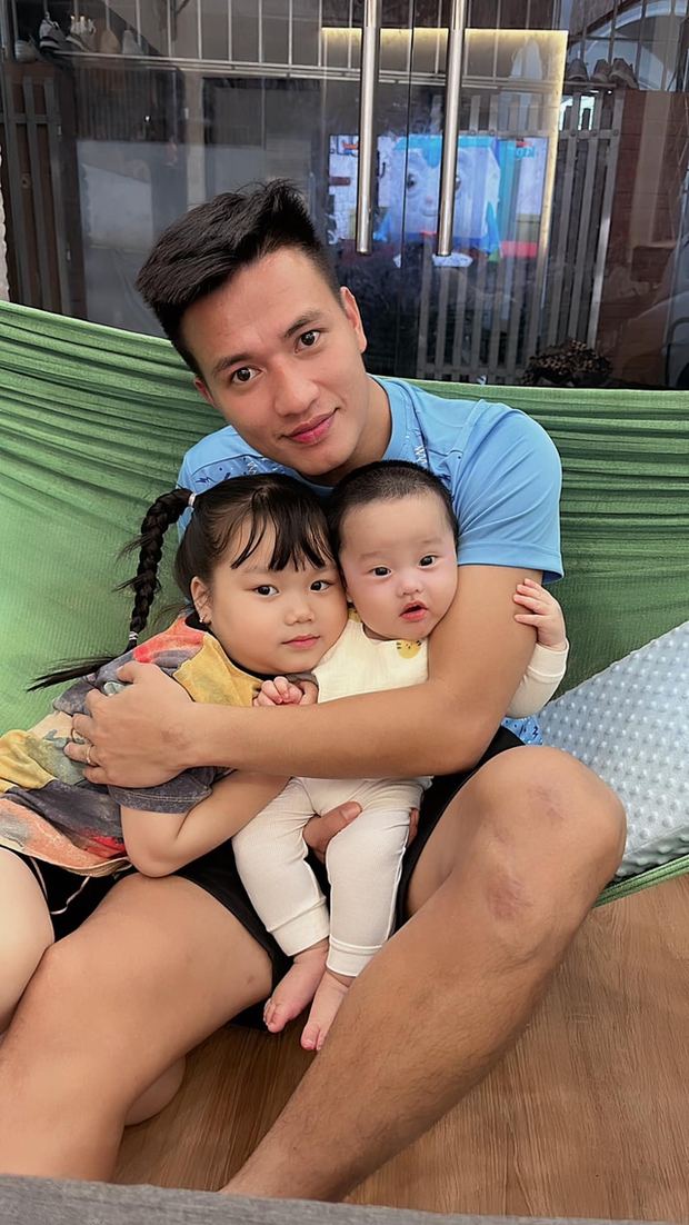 Chuyện gia đình sau 6 năm của cựu tuyển thủ U23 Việt Nam và 'đàn chị' đội tuyển nữ Việt Nam