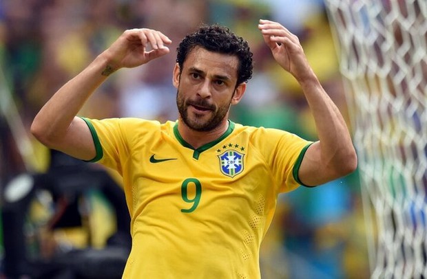 Fred bị tấn công, bị đe dọa trên vỉa hè