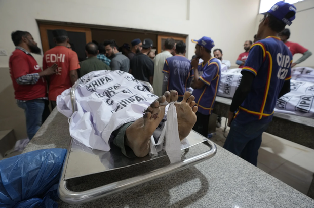Pakistan: Cháy trung tâm thương mại ở Karachi, ít nhất 11 người thiệt mạng - Ảnh 4.