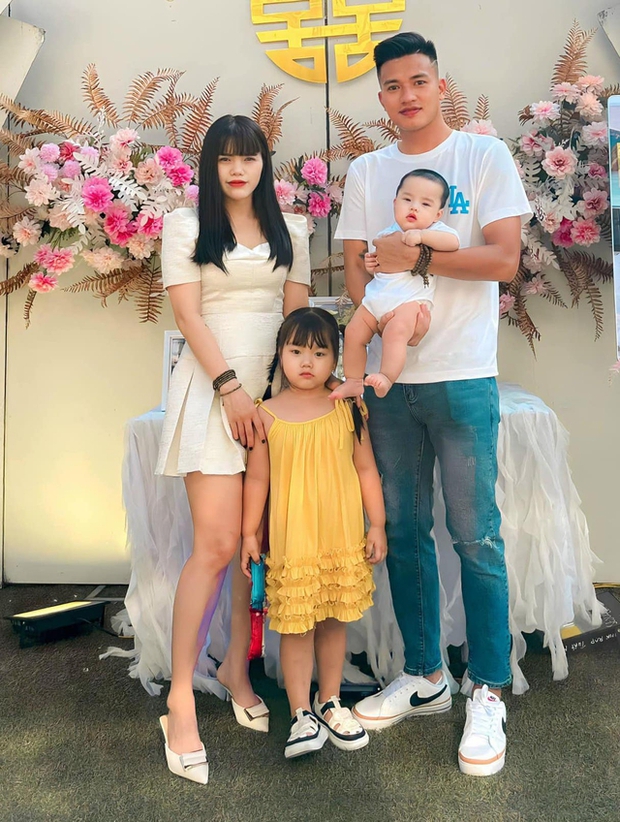 Chuyện gia đình sau 6 năm của cựu tuyển thủ U23 Việt Nam và 'đàn chị' đội tuyển nữ Việt Nam