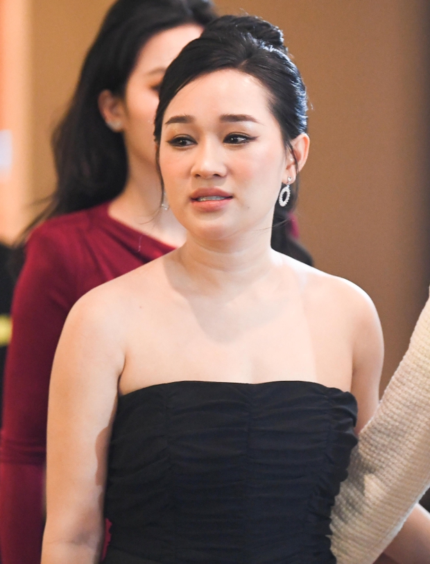 Tiết lộ số tiền mừng cưới của vợ chồng Hồ Tấn Tài và Đoàn Văn Hậu, nhan sắc nàng WAG gây chú ý