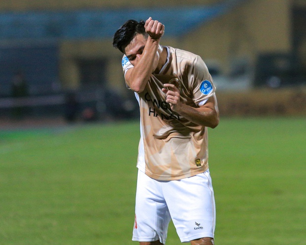 Chuyện gia đình sau 6 năm của cựu tuyển thủ U23 Việt Nam và 'đàn chị' đội tuyển nữ Việt Nam