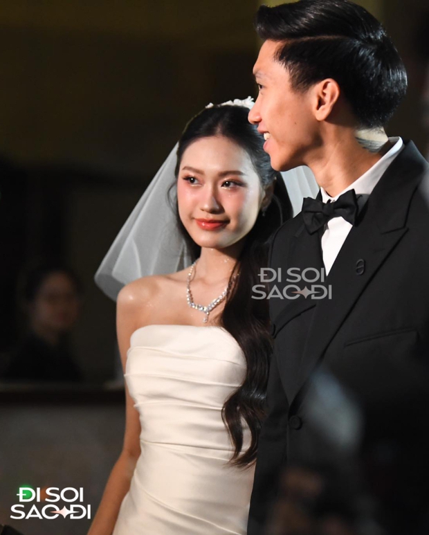 Cô dâu Doãn Hải Mỹ và Đoàn Văn Hậu tỏa sáng tại lễ đường với visual ấn tượng