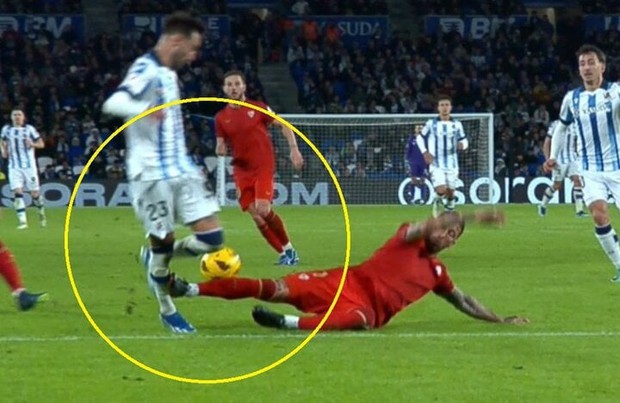 Vượt qua đối thủ, Sergio Ramos thiết lập tiêu chí đỏ vi diệu