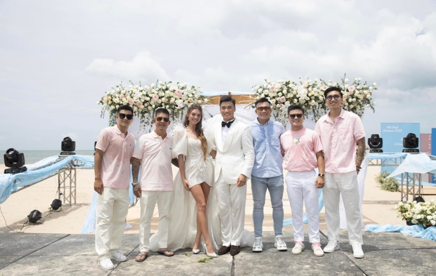 Đoàn Văn Hậu chính thức gia nhập nhóm nể vợ sau đám cưới