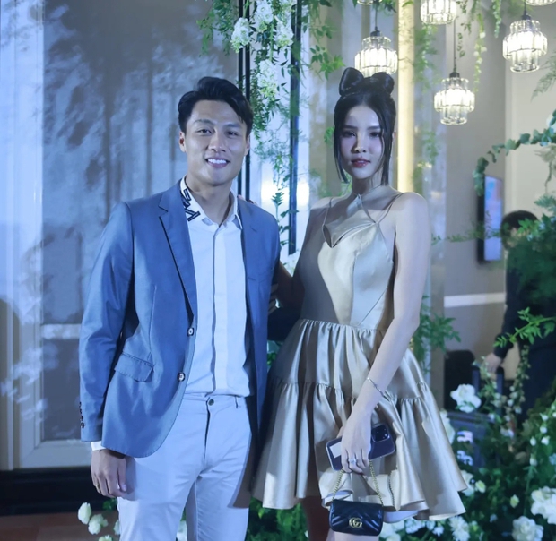 Mộng mơ Mạc Hồng Quân lạc đường về đám cưới Đoàn Văn Hậu, vợ siêu mẫu không thương tiếc