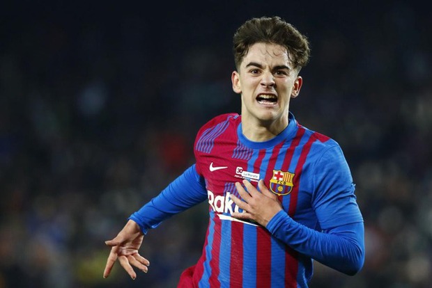 10 sao trẻ đưa ra sự so sánh giữa Messi và Ronaldo: Siêu sao người Argentina dẫn đầu