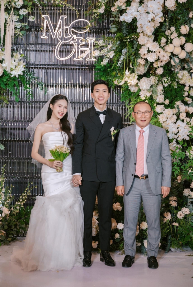 Bí mật hấp dẫn đằng sau đám cưới của Văn Hậu - Hải My: Những phản ứng bất ngờ của cặp đôi khi Thầy Park đưa ra lời nhận xét!