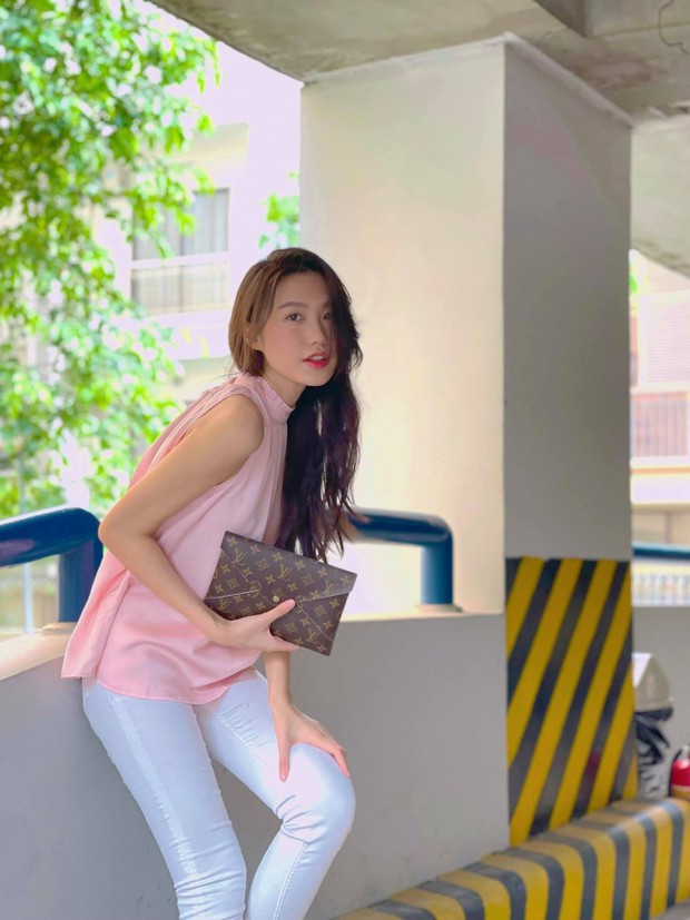 Ngắm danh sách túi xách thời trang mà Doãn Hải My mang khi hẹn hò cùng Đoàn Văn Hậu