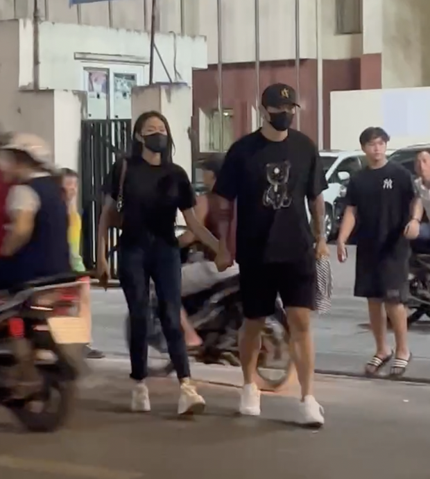 Đoàn Văn Hậu và Doãn Hải My tung bước vào đám cưới