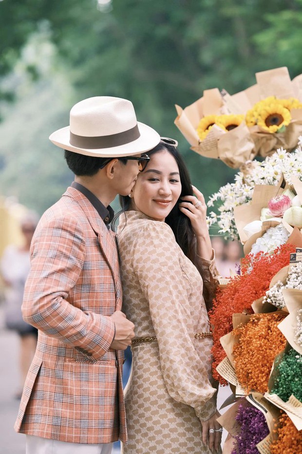 Khánh Thi và Phan Hiển tận hưởng tình yêu thu Hà Nội, câu hỏi ôn nhu: Em có muốn có thêm con không?