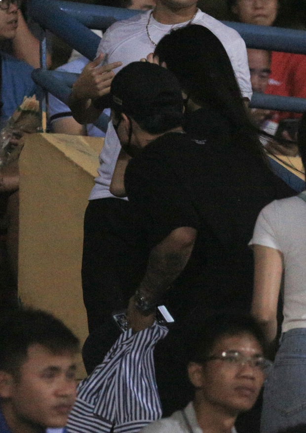 Doãn Hải My và Đoàn Văn Hậu xuất hiện đẳng cấp, điều bận rộn nhưng không quên tình nhân tại sân Hàng Đẫy trước đám cưới