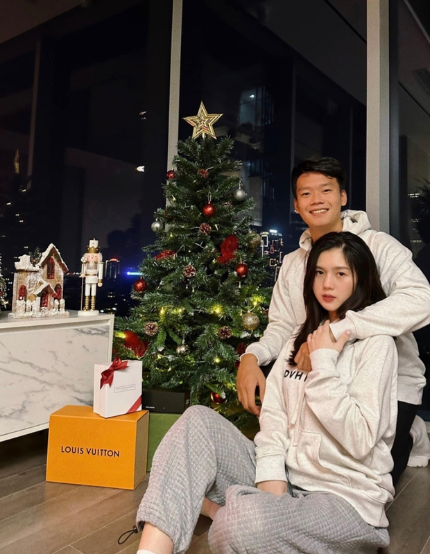 Bí mật vẻ đẹp tự nhiên của Vợ Thành Chung khi dự tiệc cưới Doãn Hải My và Đoàn Văn Hậu
