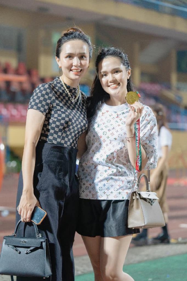 Đối thủ gần nơi với hai cựu nữ chủ tịch CLB Sài Gòn: Quyến rũ, hơn cả đẹp và tài năng