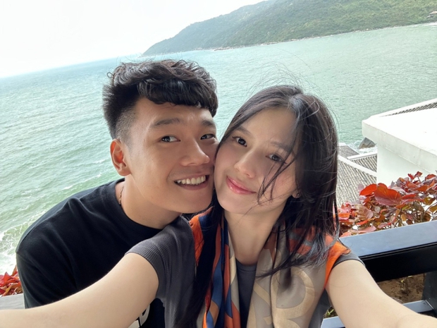 Bí mật vẻ đẹp tự nhiên của Vợ Thành Chung khi dự tiệc cưới Doãn Hải My và Đoàn Văn Hậu