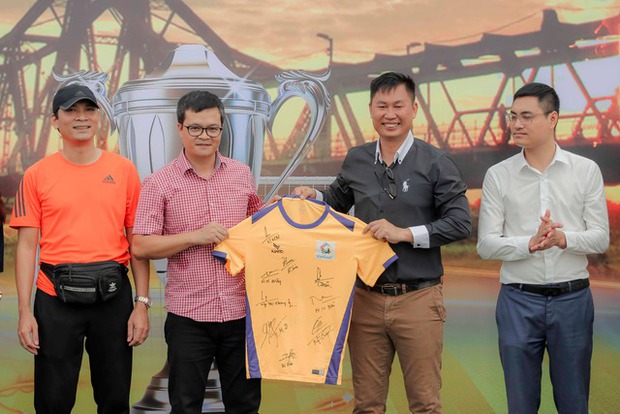 Đoàn Văn Hậu truyền cảm hứng cho thế hệ Cầu thủ trẻ như một hồi ức tuổi thơ trở về