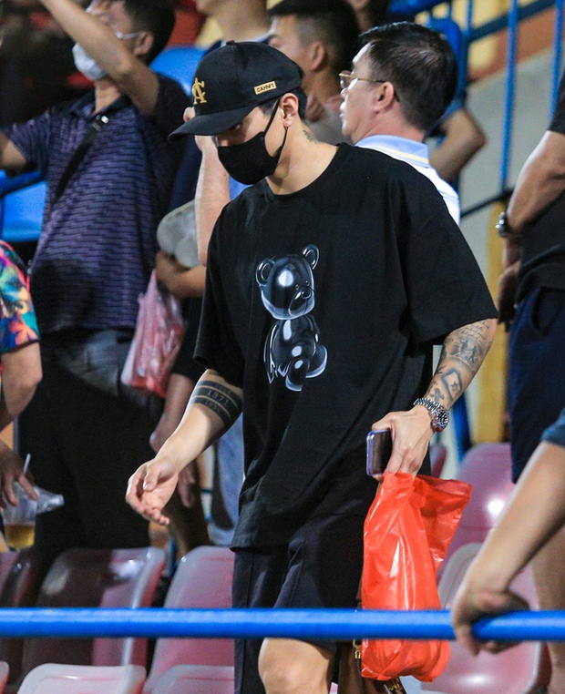 Doãn Hải My - Biểu cảm nuối tiếc không thua kém Đoàn Văn Hậu khi xem bóng đá nhiệt hơn