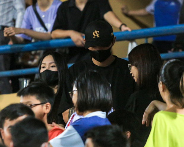 Doãn Hải My - Biểu cảm nuối tiếc không thua kém Đoàn Văn Hậu khi xem bóng đá nhiệt hơn