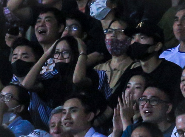 Doãn Hải My - Biểu cảm nuối tiếc không thua kém Đoàn Văn Hậu khi xem bóng đá nhiệt hơn