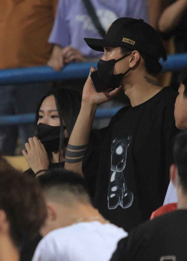 Doãn Hải My - Biểu cảm nuối tiếc không thua kém Đoàn Văn Hậu khi xem bóng đá nhiệt hơn