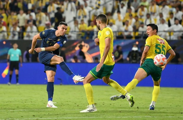 Ronaldo đạt mốc kỷ lục đáng kinh ngạc sau bàn thắng đẳng cấp cho Al Nassr