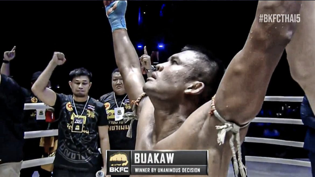 Buakaw vượt qua Saenchai trong cuộc đọ sức của hai huyền thoại