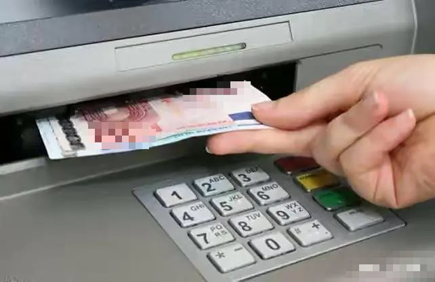 Rút tiền tại cây ATM nhưng bị nuốt thẻ, chưa đầy 1 giờ đồng hồ, người đàn ông bị mất trắng 3 tỷ đồng: Ngân hàng từ chối chịu trách nhiệm, tòa án phải vào cuộc - Ảnh 2.
