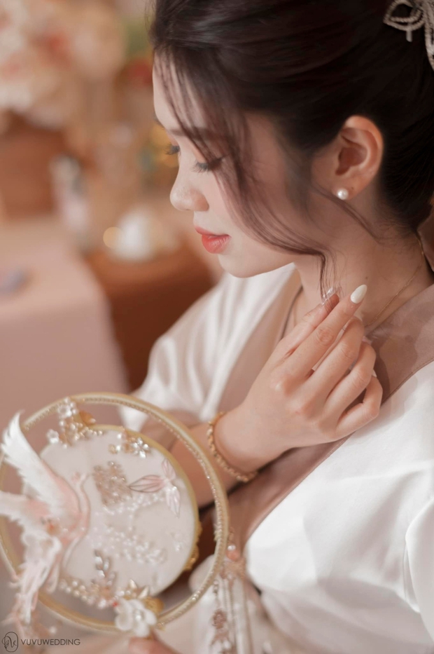 Trung vệ U23 Việt Nam đẹp trai nhất công khai giấy đăng ký kết hôn với vợ làm ngân hàng