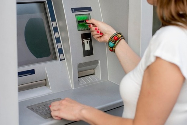 Rút tiền tại ATM nhưng máy nuốt tiền không nhả, hãy bình tĩnh làm theo cách này!!! - Ảnh 3.