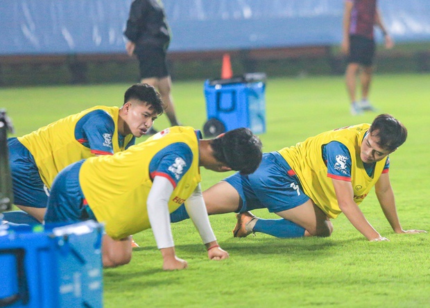 Lý do Quế Ngọc Hải và Đình Bắc được tập riêng trong buổi tập của ĐT Việt Nam