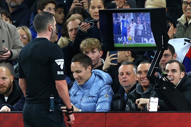 Chelsea thắng đậm trước Tottenham sau thẻ đỏ
