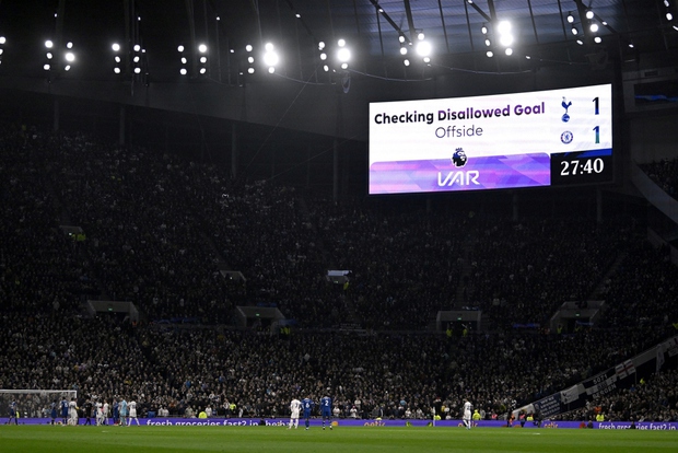 Chelsea thắng đậm trước Tottenham sau thẻ đỏ