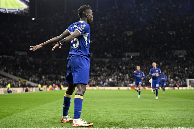 Chelsea thắng đậm trước Tottenham sau thẻ đỏ