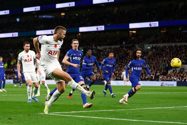 Chelsea thắng đậm trước Tottenham sau thẻ đỏ