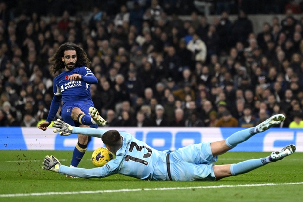 Chelsea thắng đậm trước Tottenham sau thẻ đỏ