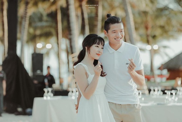 Cựu thủ môn U23 Việt Nam sắp đưa cô giáo tiểu học về nhà và câu chuyện động lòng 'dẫn bạn về nhà mất cả em gái'