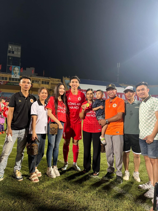 Đoàn Văn Hậu và Doãn Hải My: Dịch vụ trông rạp cưới đỉnh cao, chị dâu khen ngợi chất lượng